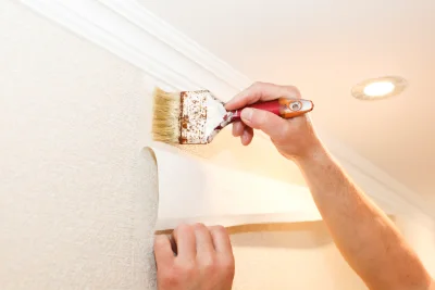 Pose de papier peint à Gourhel — revêtements muraux et toiles de verre